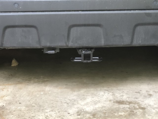 Ecosport hitch and plug.jpg